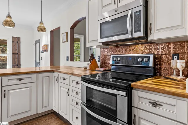 $600,000 | 204 Cove Harbor Court, Taylors, SC 29687