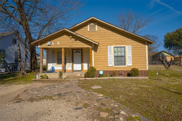 $84,900 | 804 East 18th Avenue, Corsicana, TX 75110