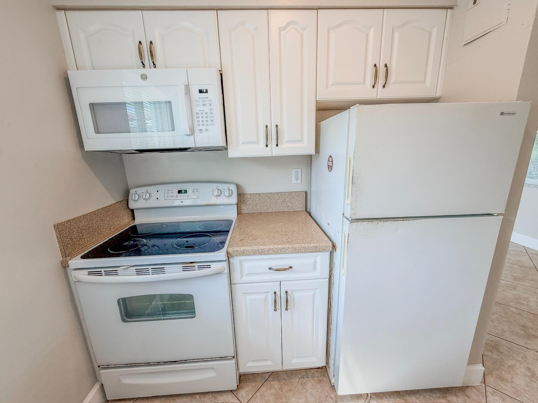 541 Northeast 44th Street, Unit B Boca Raton, FL 33431 - Photo 6 of 15 59C126C8-2351-4A88-98E0-8E1BDB3E86B2_1_1