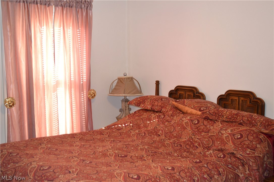 8207 Snow Road Cleveland, OH 44129 - Photo 17 of 23