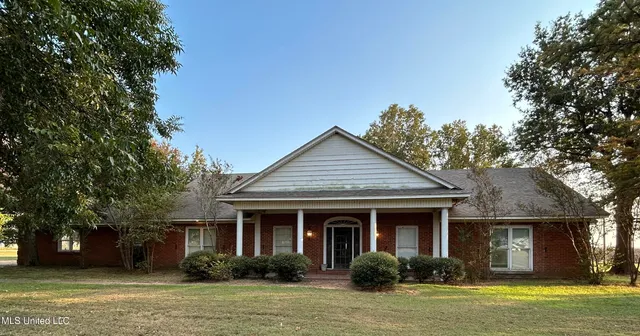 $350,000 | 2907 Highway 8, Cleveland, MS 38732