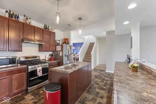 $415,000 | 3372 Clary Blvd S Drive, Greenwood, IN 46143