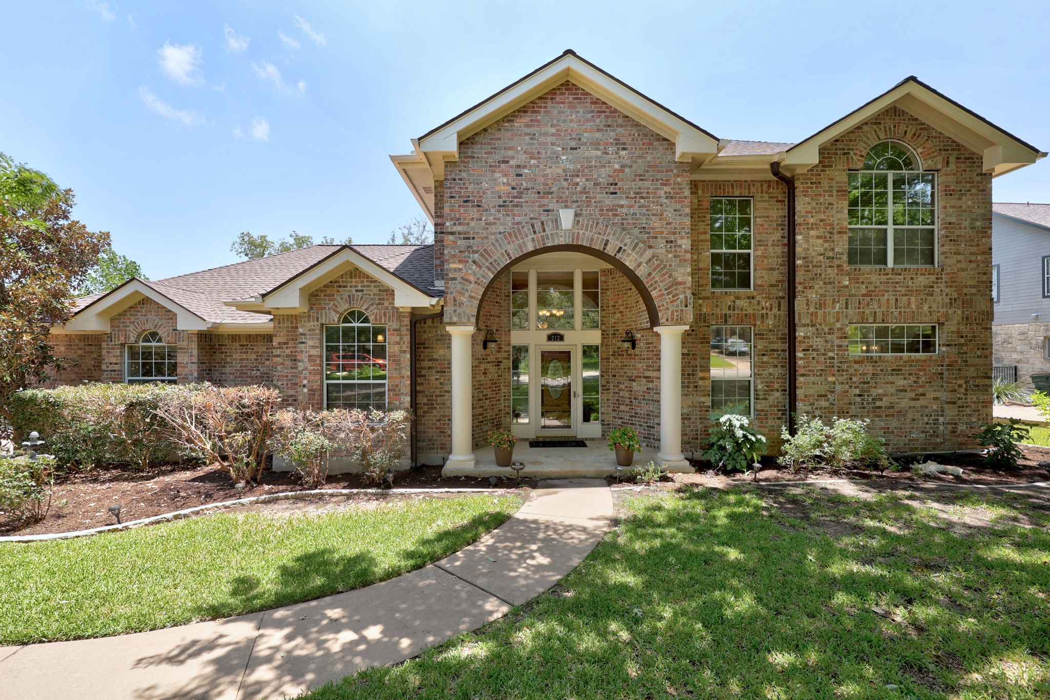 212 South Ridge Circle Georgetown, TX 78628 - Photo 2 of 35