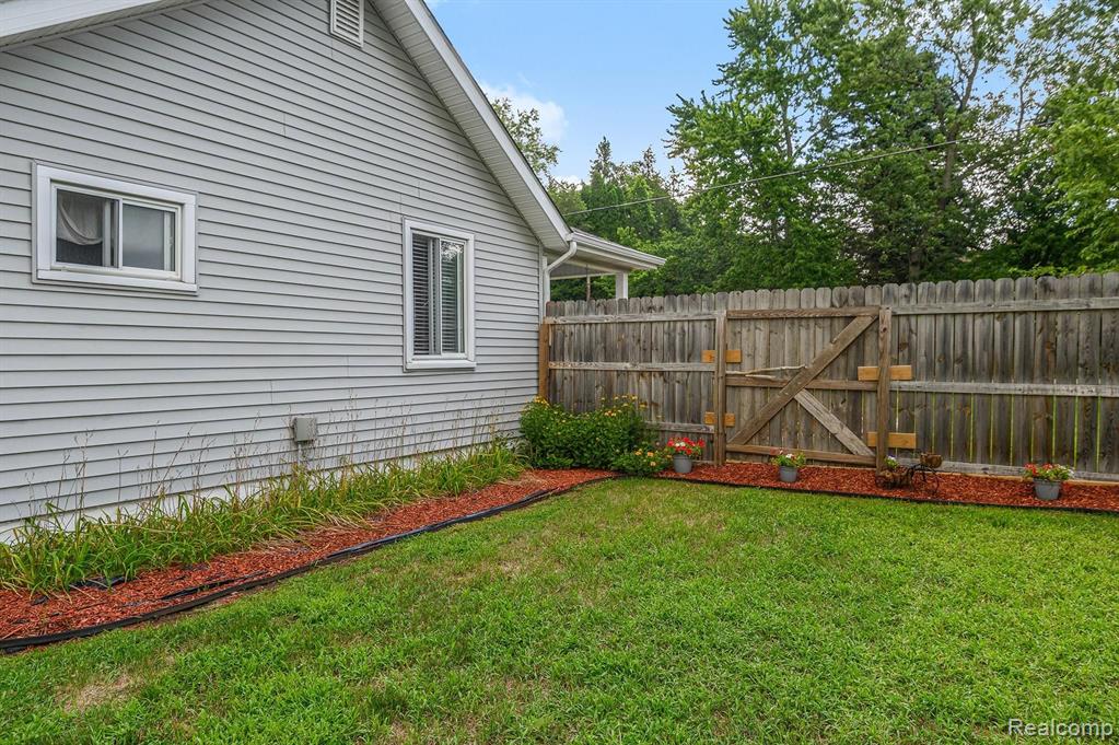 6174 Flushing Road Flushing, MI 48433 - Photo 8 of 51