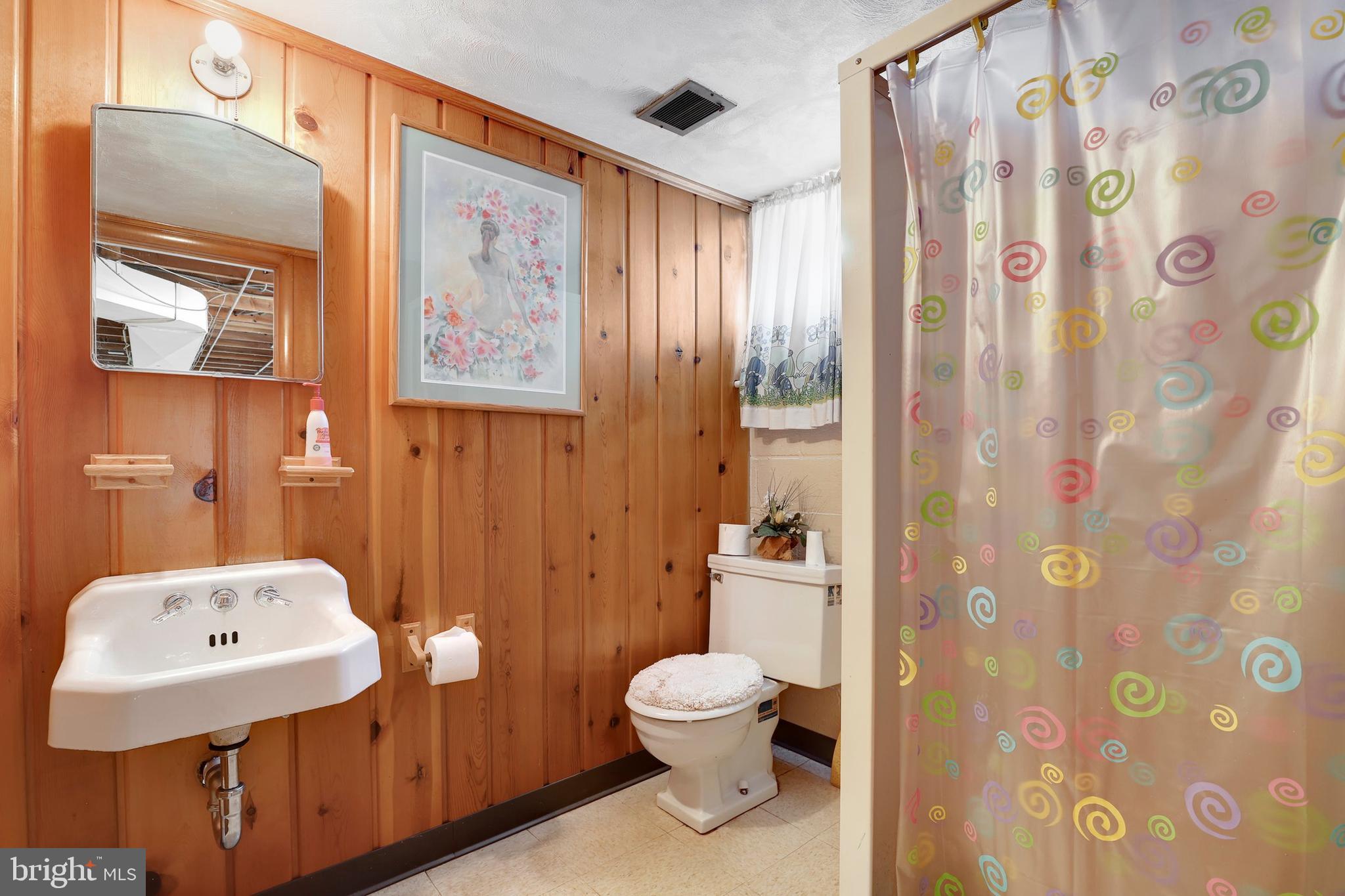 24429 Ridge Road Damascus, MD 20872 - Photo 18 of 23 Gallery Image 18