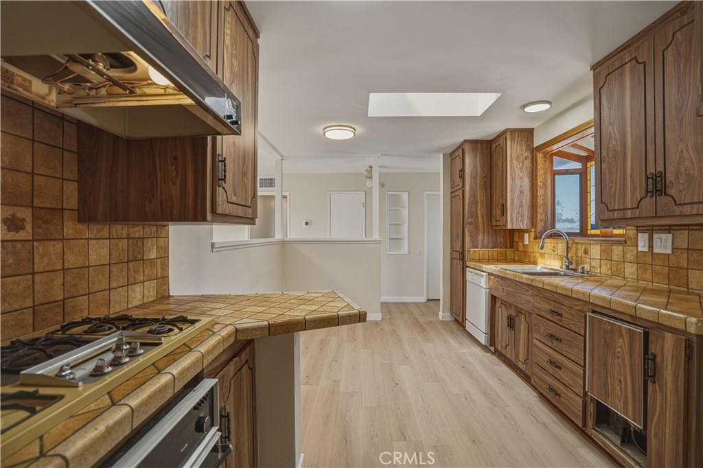 1534 Wallace Street Simi Valley, CA 93065 - Photo 11 of 48