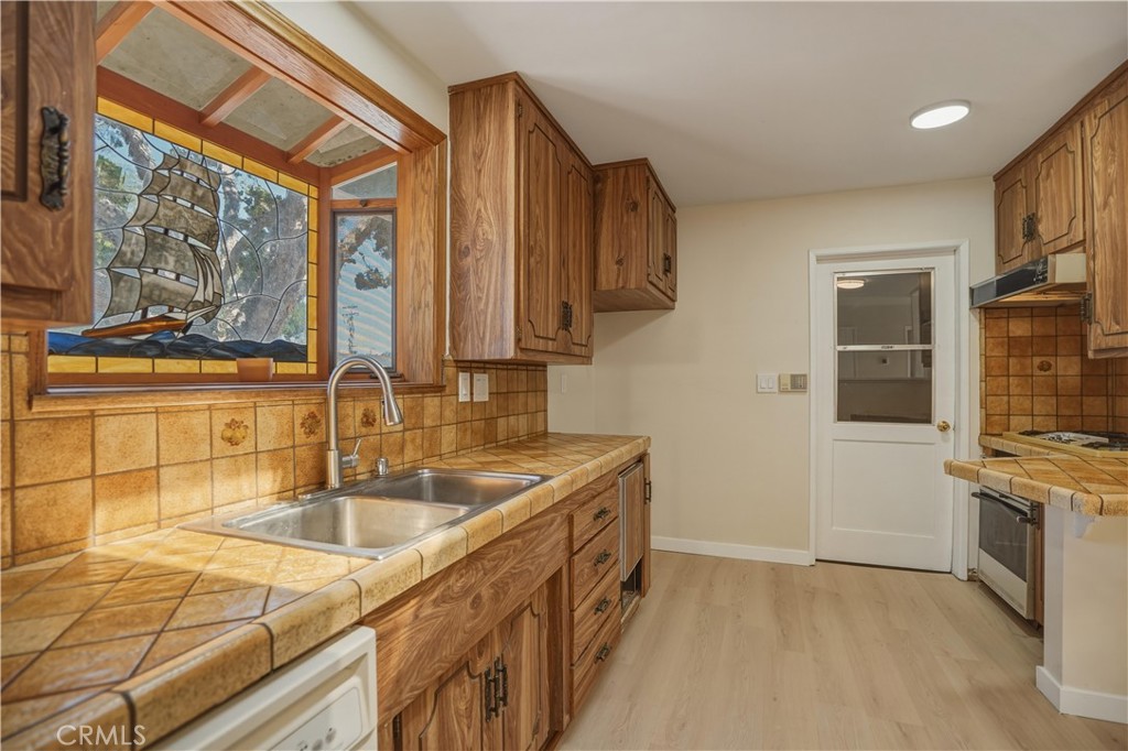 1534 Wallace Street Simi Valley, CA 93065 - Photo 14 of 48