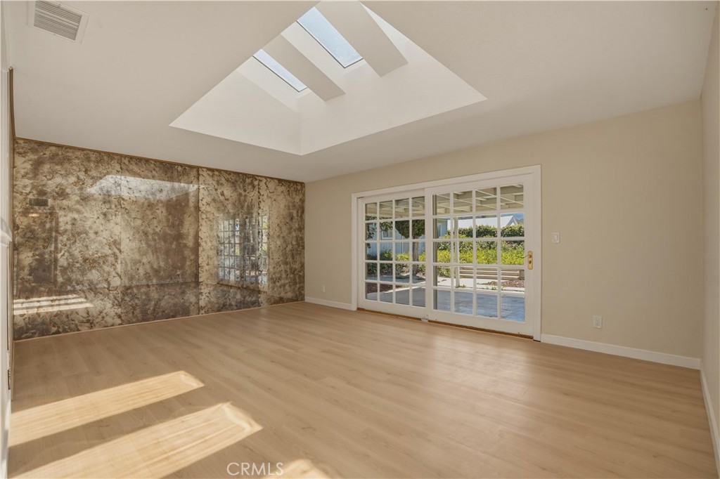 1534 Wallace Street Simi Valley, CA 93065 - Photo 5 of 48