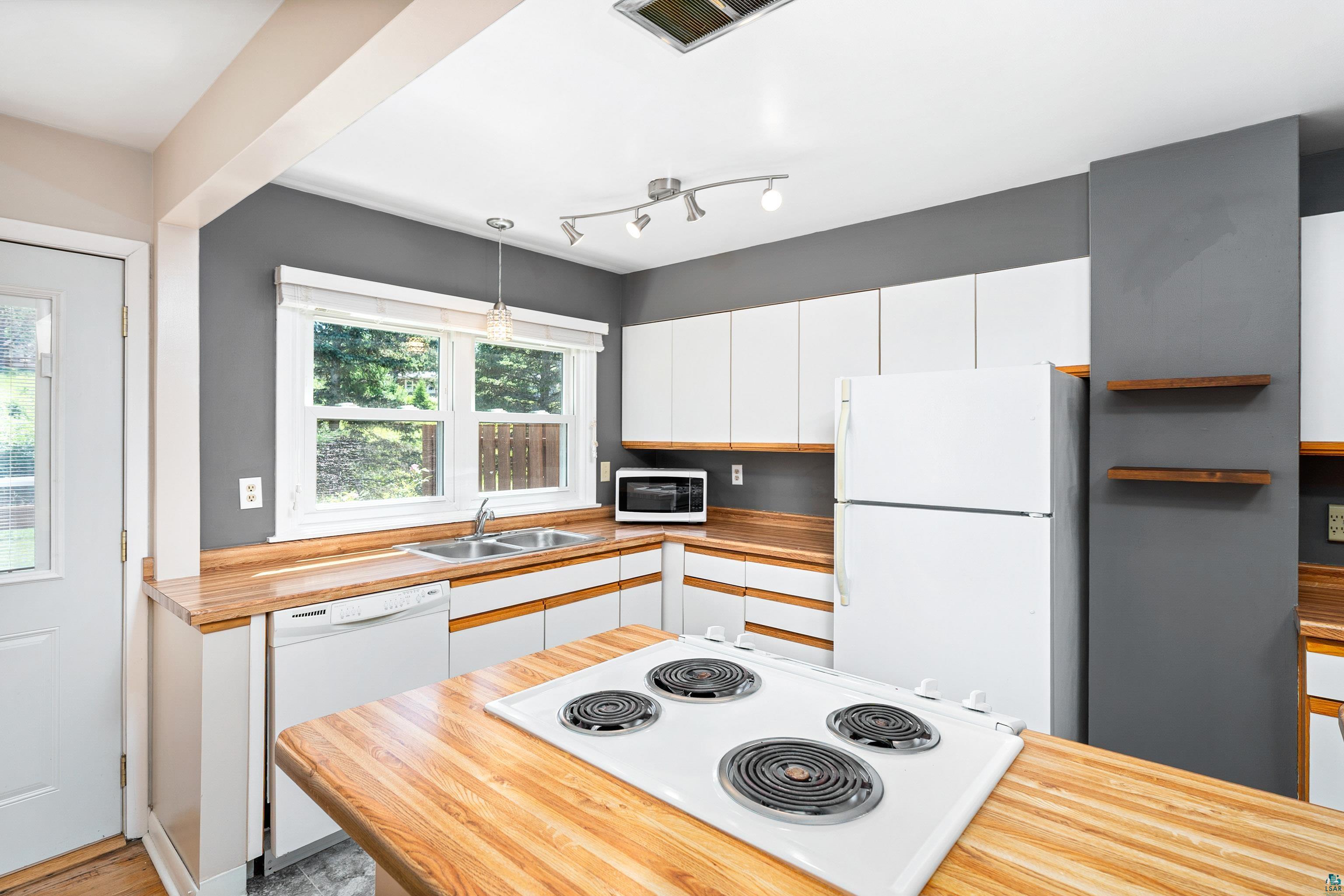 902 Madison Avenue, Unit 902 Duluth, MN 55811 - Photo 9 of 45