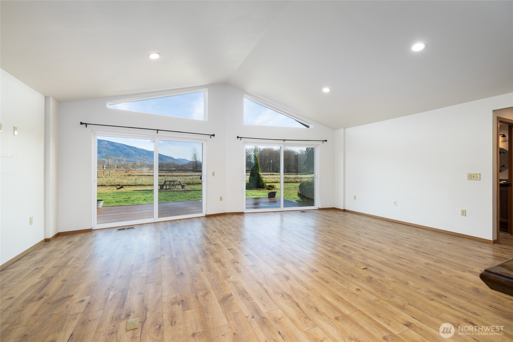 965 North Fruitdale Road Sedro-Woolley, WA 98284 - Photo 5 of 37