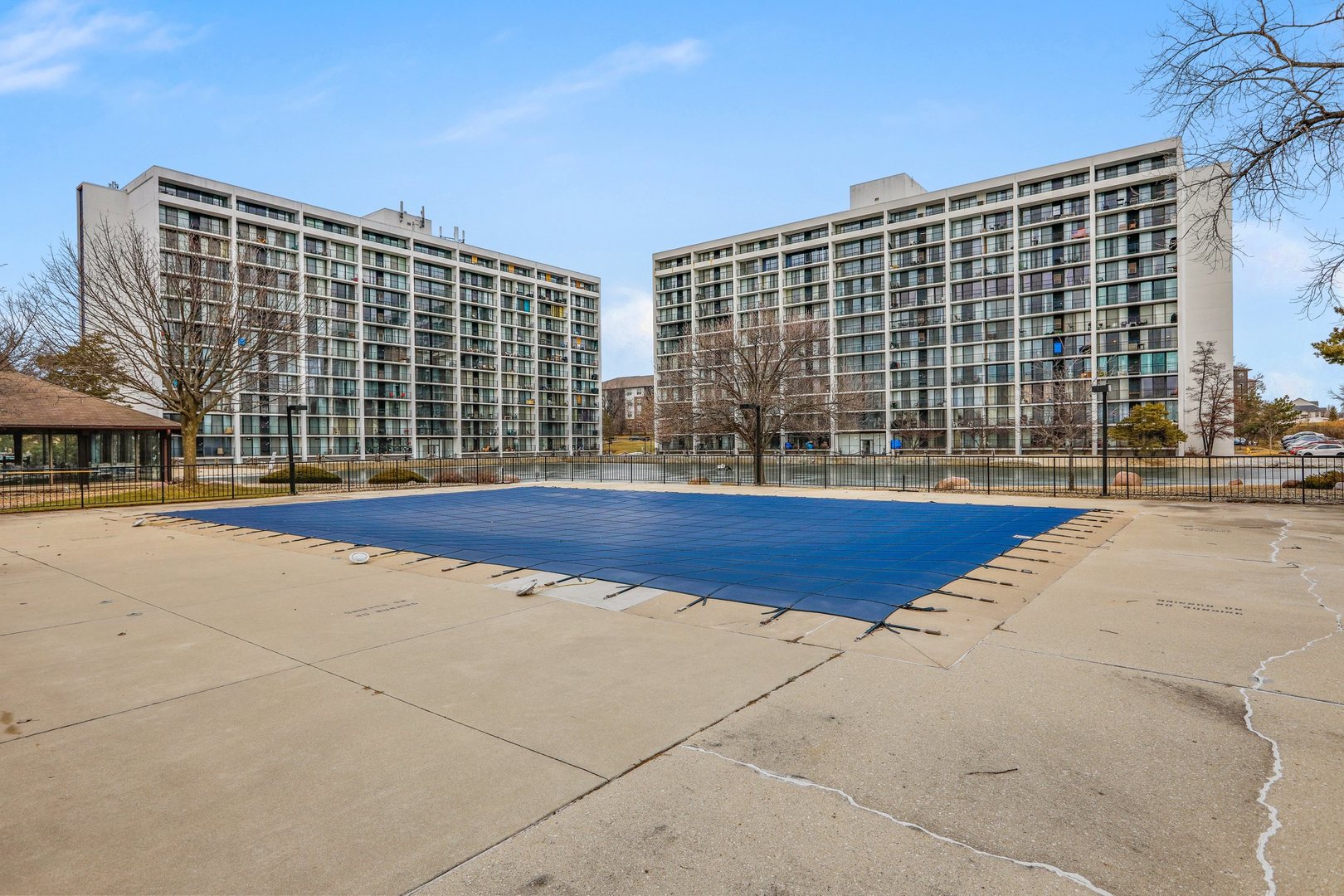 2005 South Finley Road, Unit 703 Lombard, IL 60148 - Photo 27 of 30 a view of tall buildings