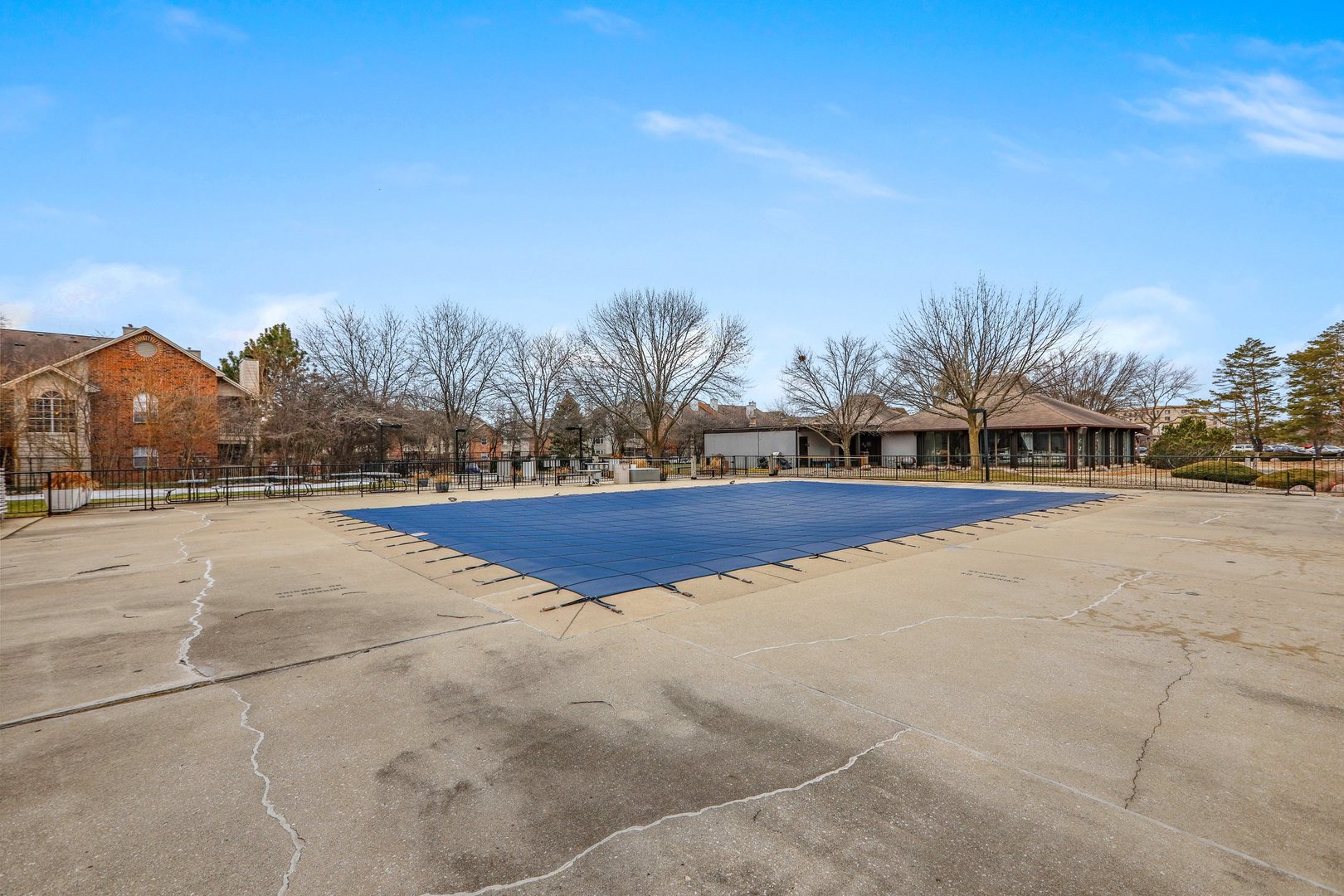 2005 South Finley Road, Unit 703 Lombard, IL 60148 - Photo 28 of 30 a view of swimming pool