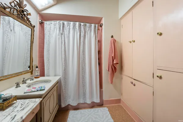 $800,000 | 808 Sunset Avenue, Evansville, IN 47713