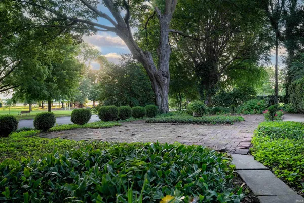 $800,000 | 808 Sunset Avenue, Evansville, IN 47713