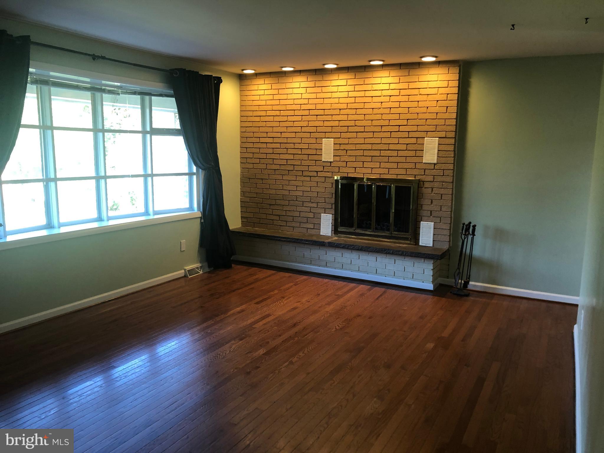 4905 Enterprise Road Bowie, MD 20720 - Photo 6 of 33 Really nice large living room