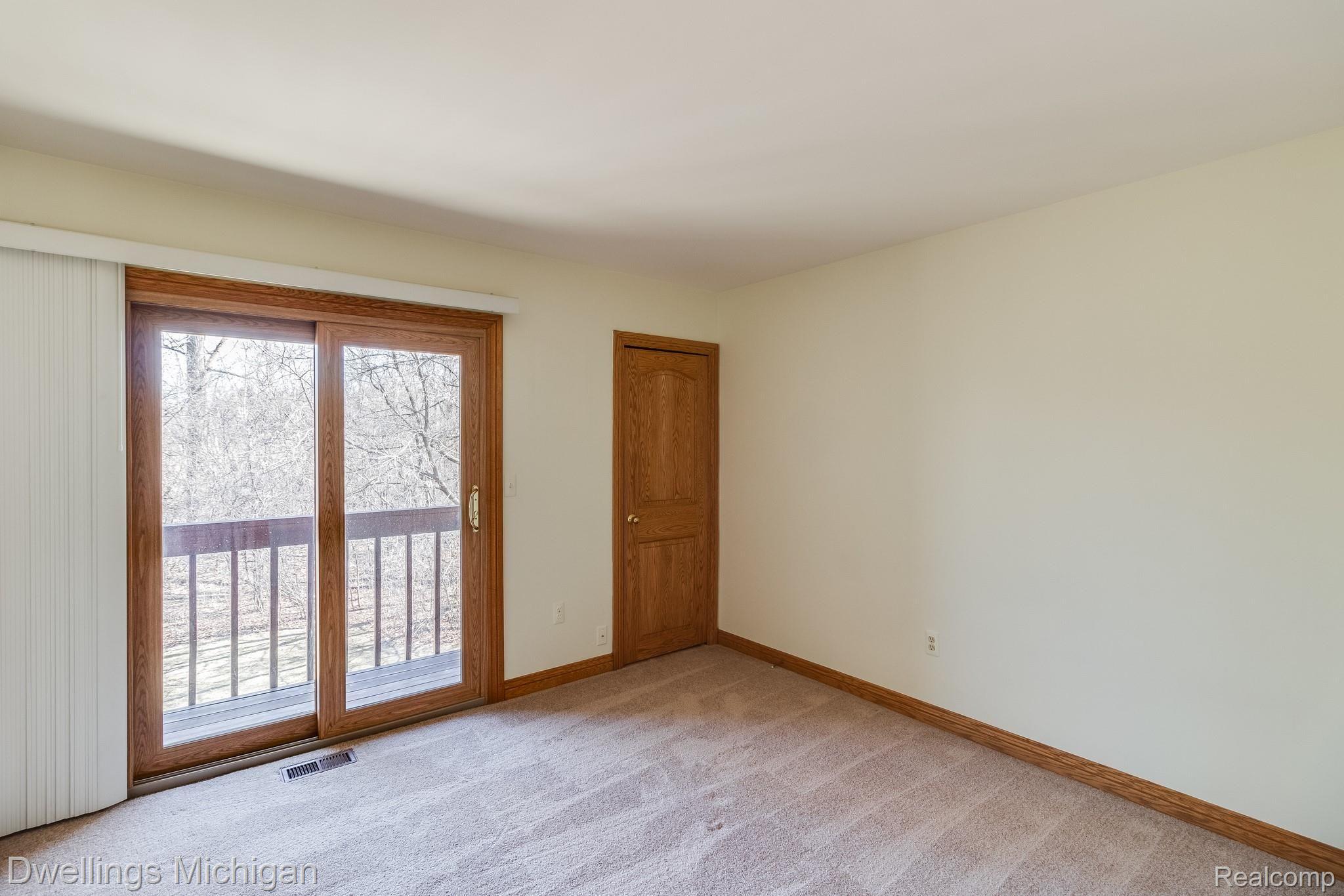 2383 Rochelle Park Drive Rochester, MI 48309 - Photo 21 of 36 IMG_0306.jpg