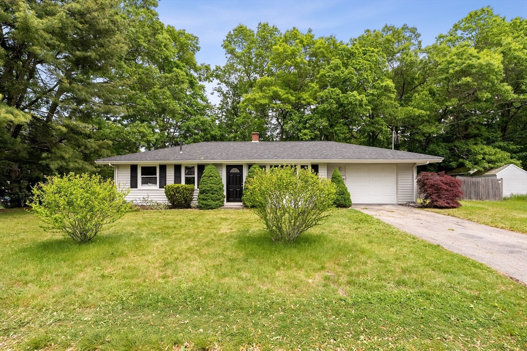 67 Roslyn Road Brockton, MA 02302 - Photo 2 of 32