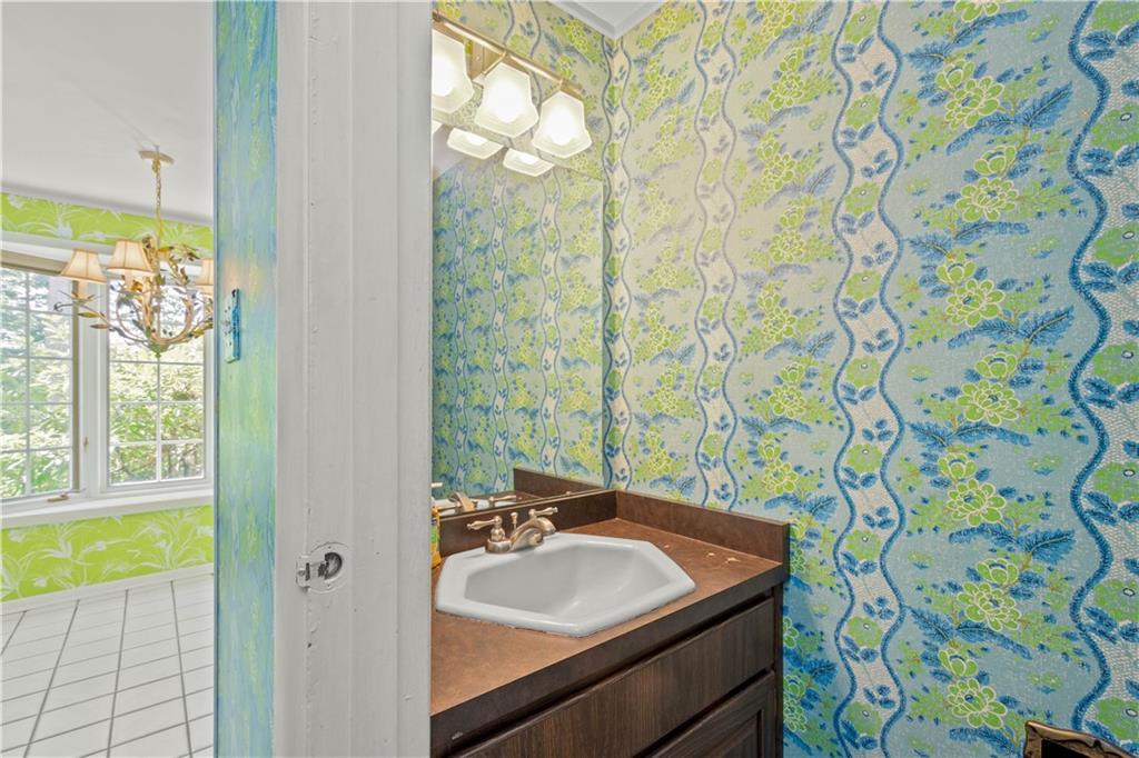 153 North Jamestown Road Coraopolis, PA 15108 - Photo 17 of 25 Gallery Image 17