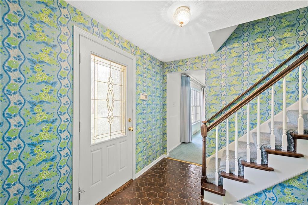 153 North Jamestown Road Coraopolis, PA 15108 - Photo 6 of 25 Gallery Image 6