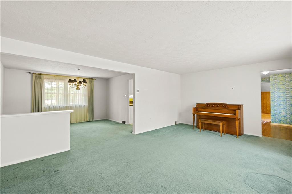 153 North Jamestown Road Coraopolis, PA 15108 - Photo 8 of 25 Gallery Image 8