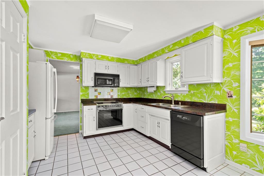 153 North Jamestown Road Coraopolis, PA 15108 - Photo 10 of 25 Gallery Image 10