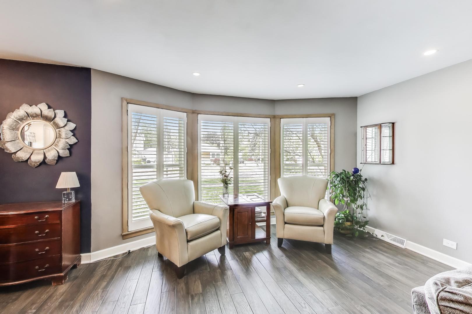 1241 Elliott Street Park Ridge, IL 60068 - Photo 3 of 14 a living room with furniture and wooden floor