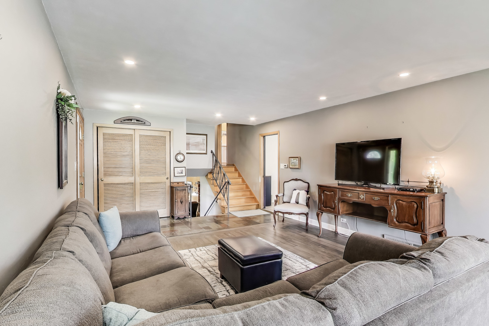 1241 Elliott Street Park Ridge, IL 60068 - Photo 4 of 14 a living room with furniture and a flat screen tv