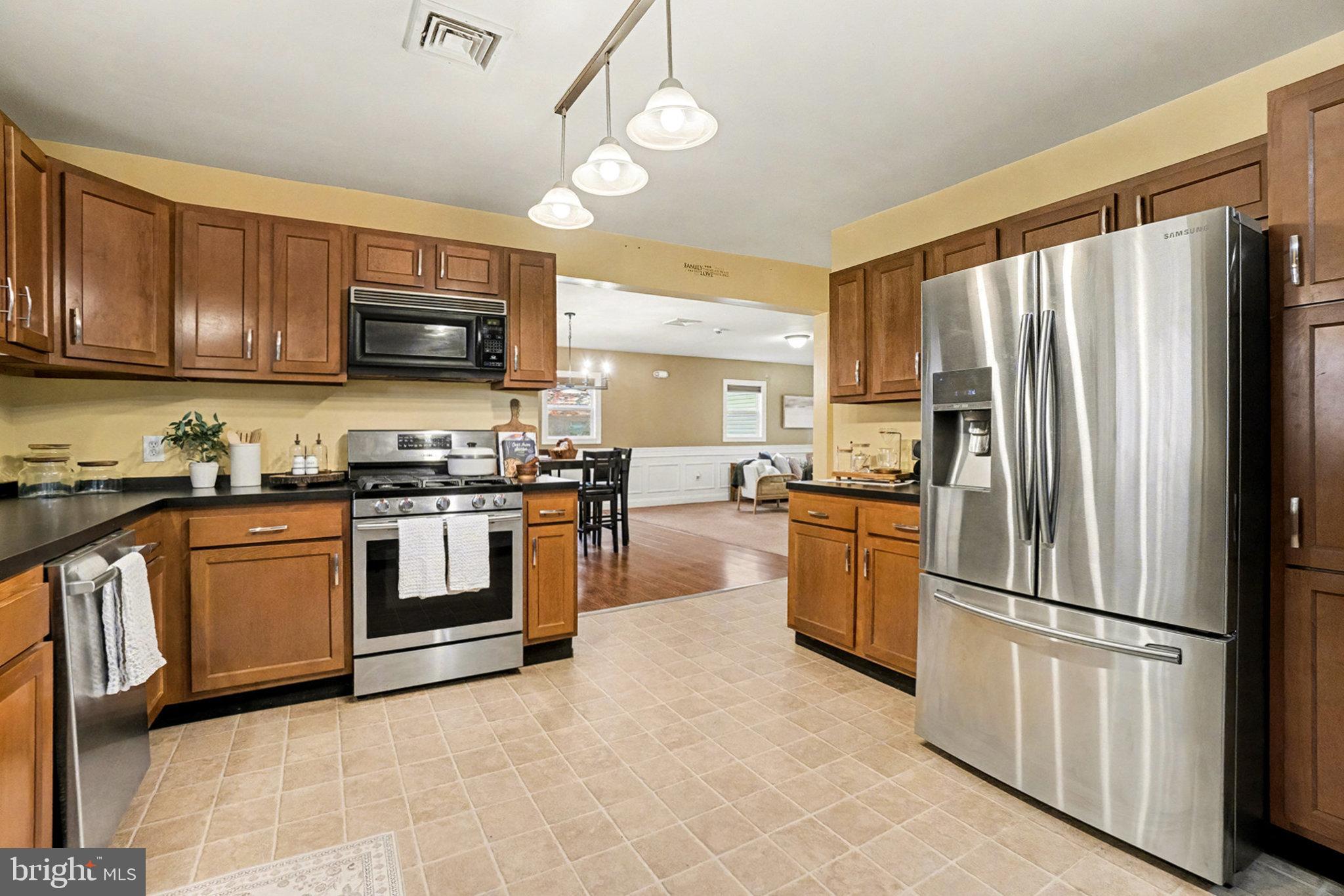 823 Roberts Valley Road Harrisburg, PA 17110 - Photo 12 of 32 kitchen