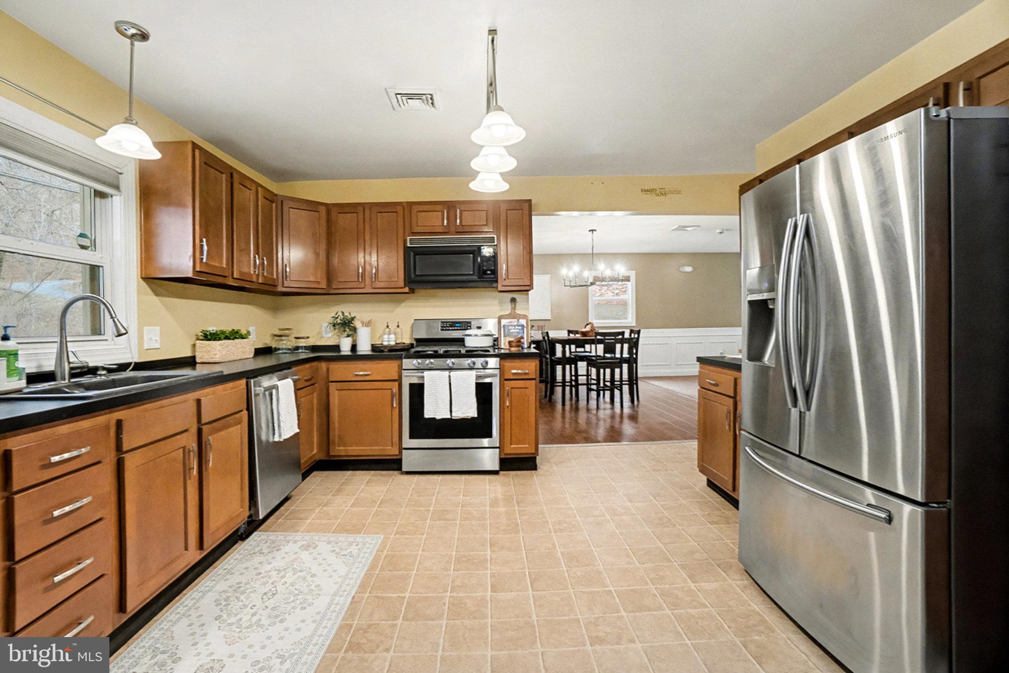 823 Roberts Valley Road Harrisburg, PA 17110 - Photo 2 of 32 kitchen