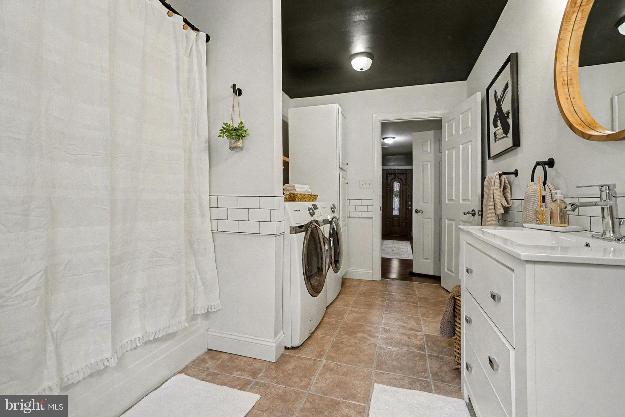 823 Roberts Valley Road Harrisburg, PA 17110 - Photo 27 of 32 laundry area
