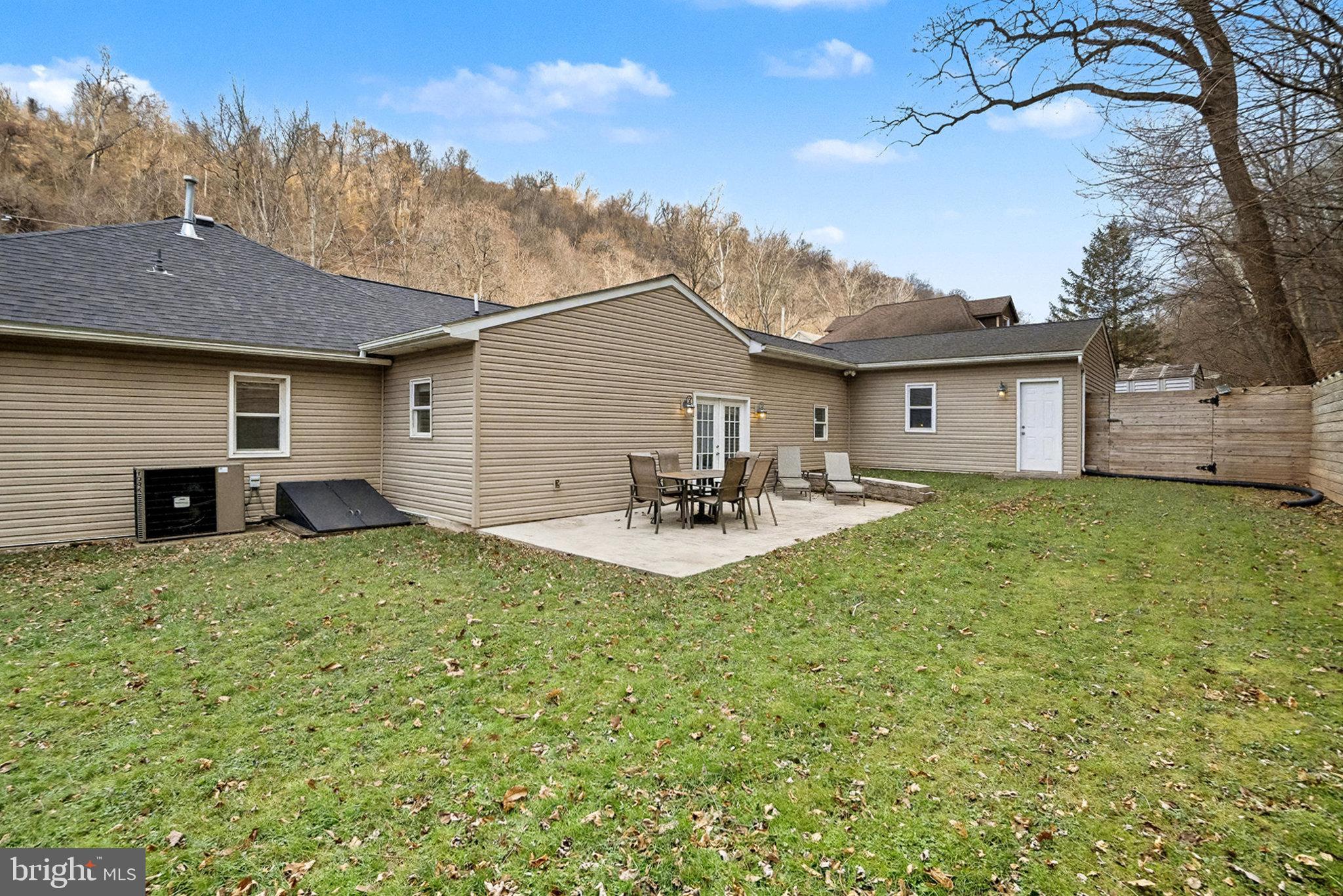 823 Roberts Valley Road Harrisburg, PA 17110 - Photo 30 of 32 patio