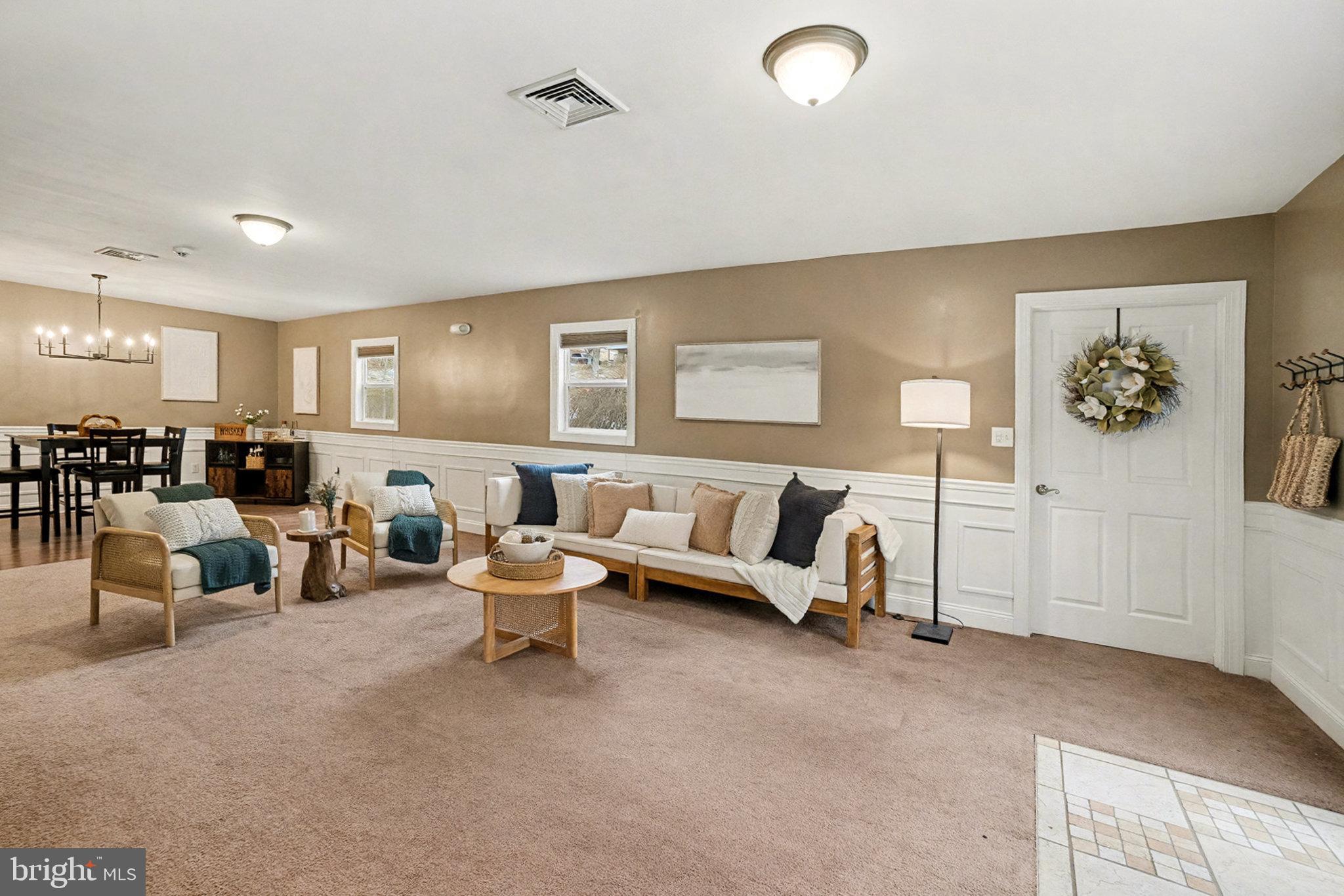 823 Roberts Valley Road Harrisburg, PA 17110 - Photo 7 of 32 living room