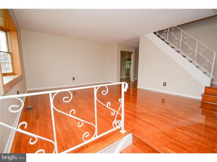 12482 Sweet Briar Road Philadelphia, PA 19154 - Photo 2 of 19 Gallery Image 2