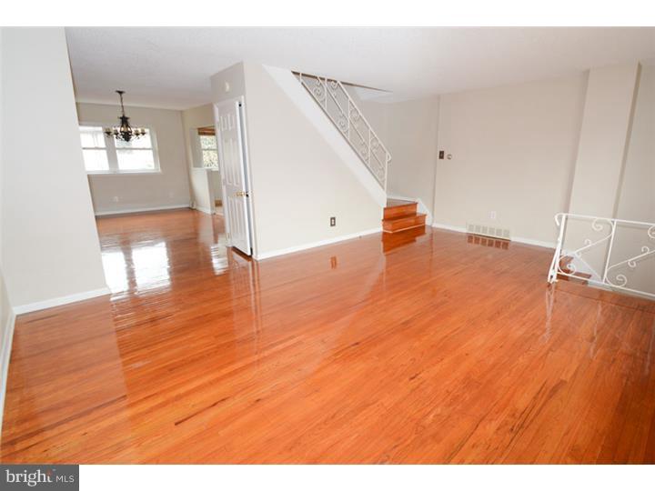 12482 Sweet Briar Road Philadelphia, PA 19154 - Photo 4 of 19 Gallery Image 4