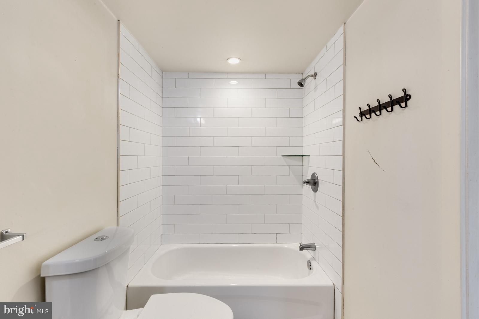 2031 South Juniper Street, Unit 204 Philadelphia, PA 19148 - Photo 12 of 31 a bathroom with a bathtub and shower
