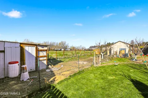 $255,000 | 1406 Ashbrooks Way, Tieton, WA 98947