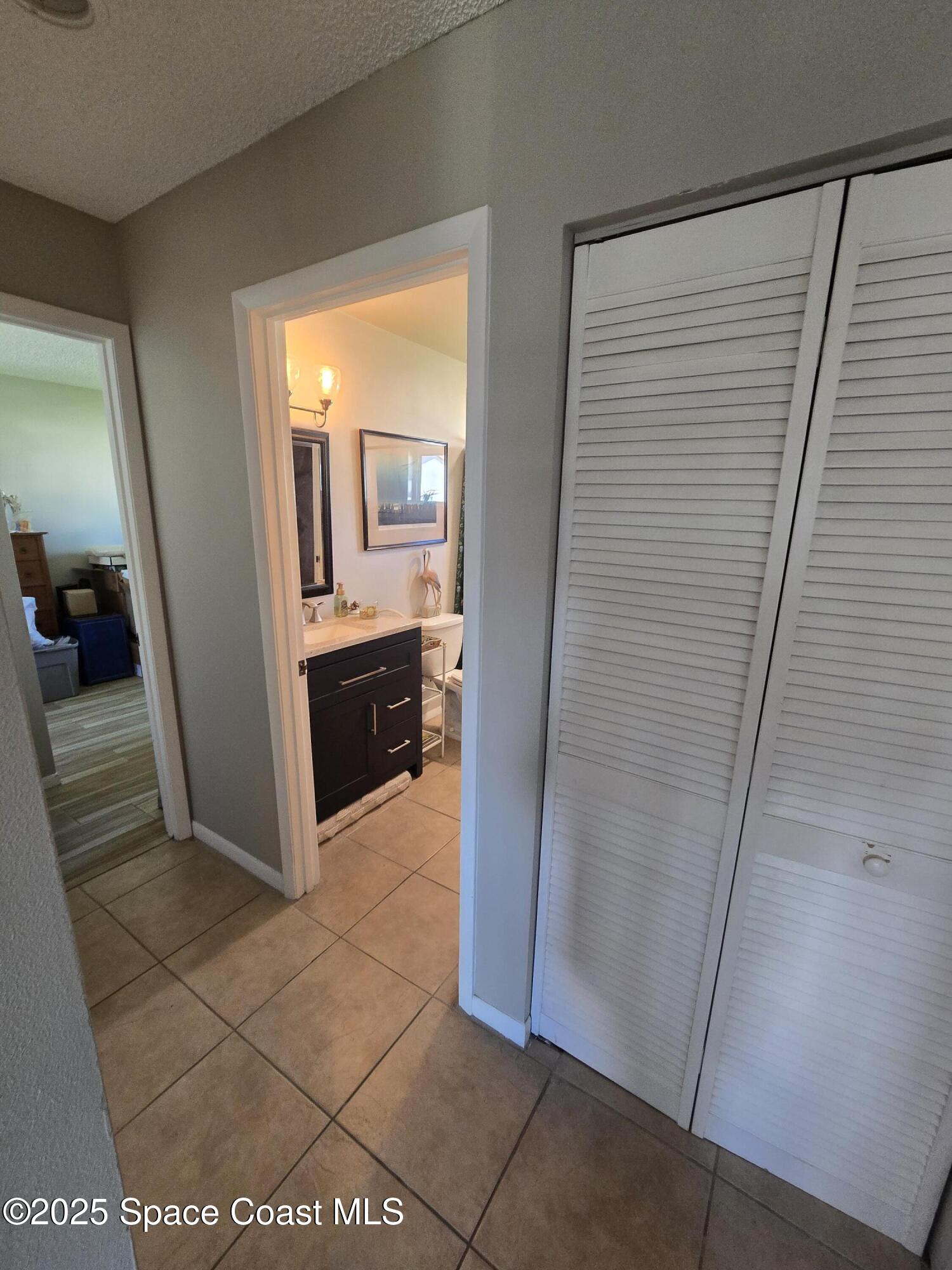 620 Ridge Club Drive, Unit 88 Melbourne, FL 32934 - Photo 16 of 18 a view of a bathroom from a corridor