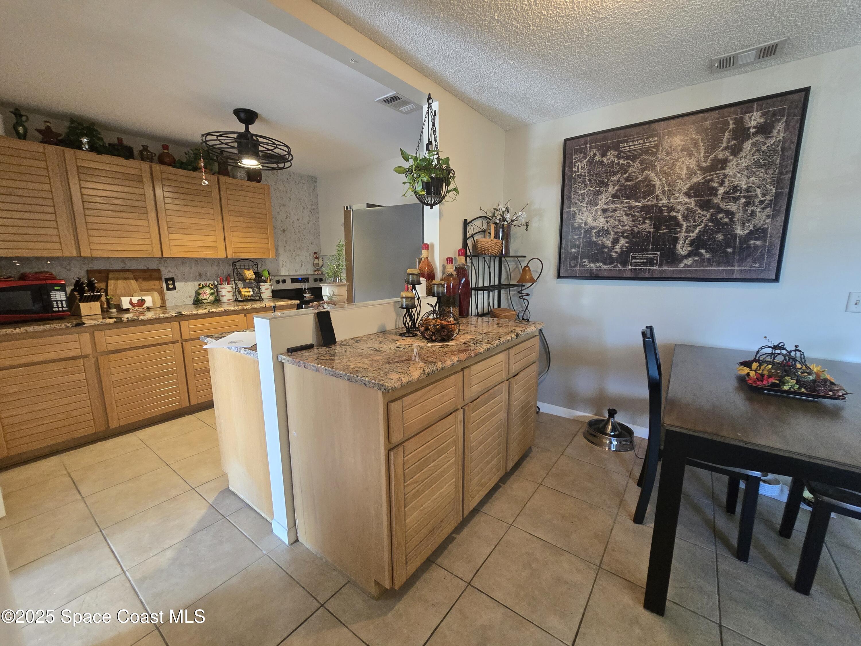 620 Ridge Club Drive, Unit 88 Melbourne, FL 32934 - Photo 5 of 18 a room with a washing machine and sink