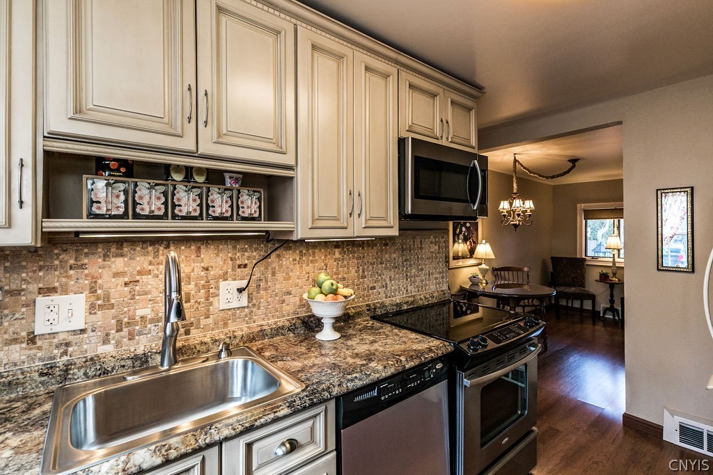 508 Dewitt Street Syracuse, NY 13203 - Photo 12 of 40