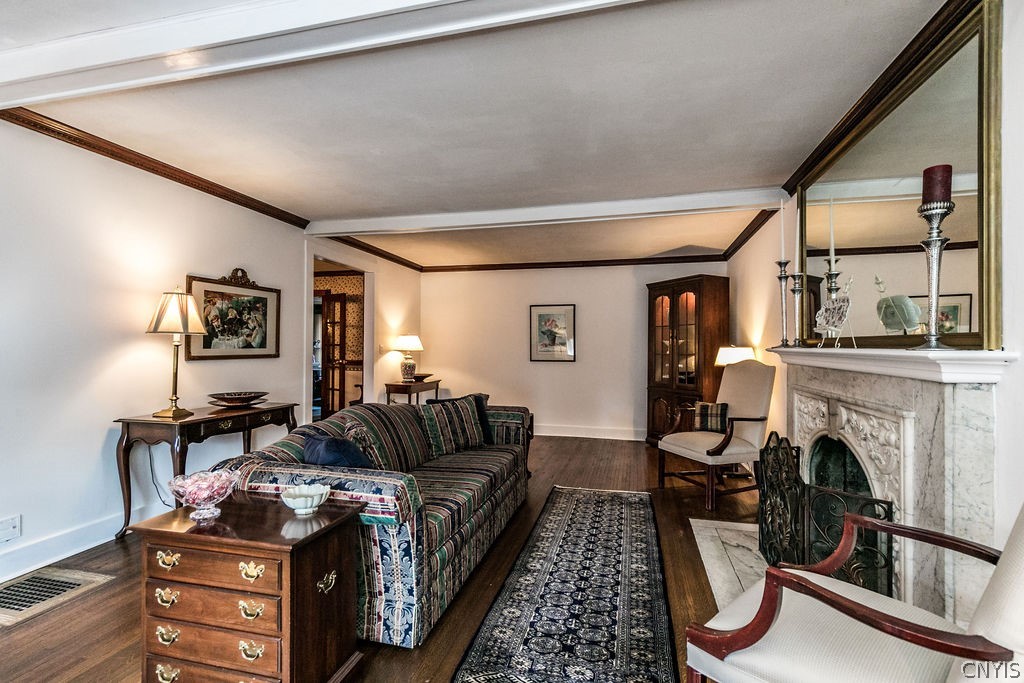 508 Dewitt Street Syracuse, NY 13203 - Photo 13 of 40 Family room or Living room