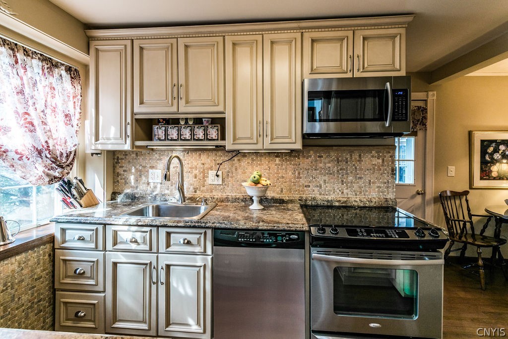 508 Dewitt Street Syracuse, NY 13203 - Photo 10 of 40