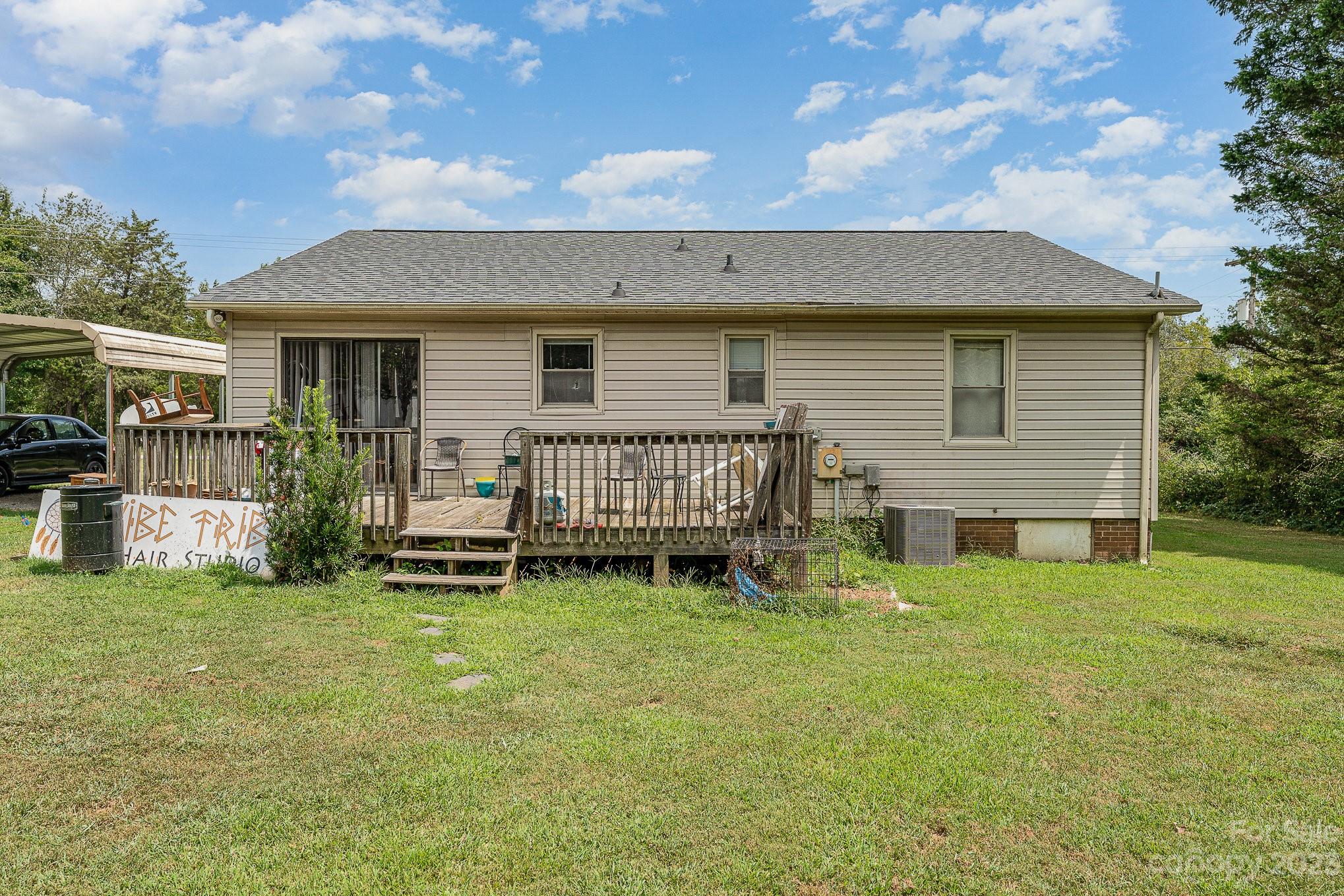 2781 St James Church Road Denver, NC 28037 - Photo 22 of 22 a backyard of a house with table and chairs
