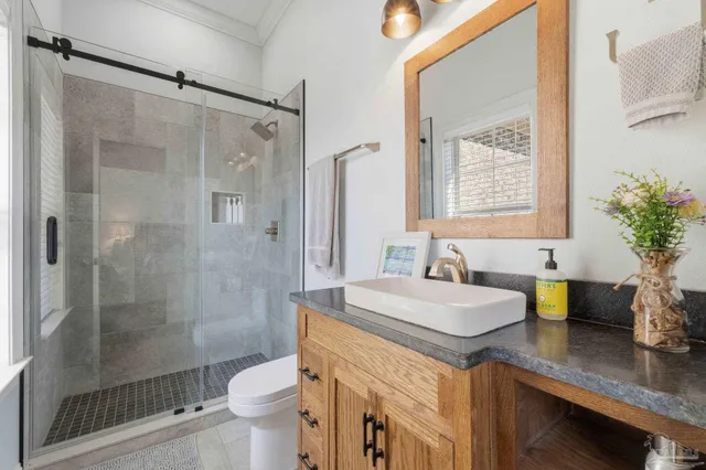 an empty room with closet and a ceiling fan