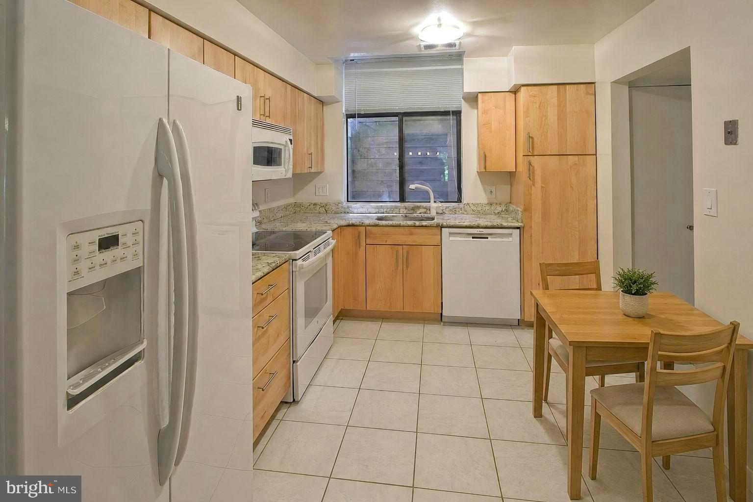 11108 Boathouse Court, Unit 97 Reston, VA 20191 - Photo 11 of 28 Table space in the kitchen