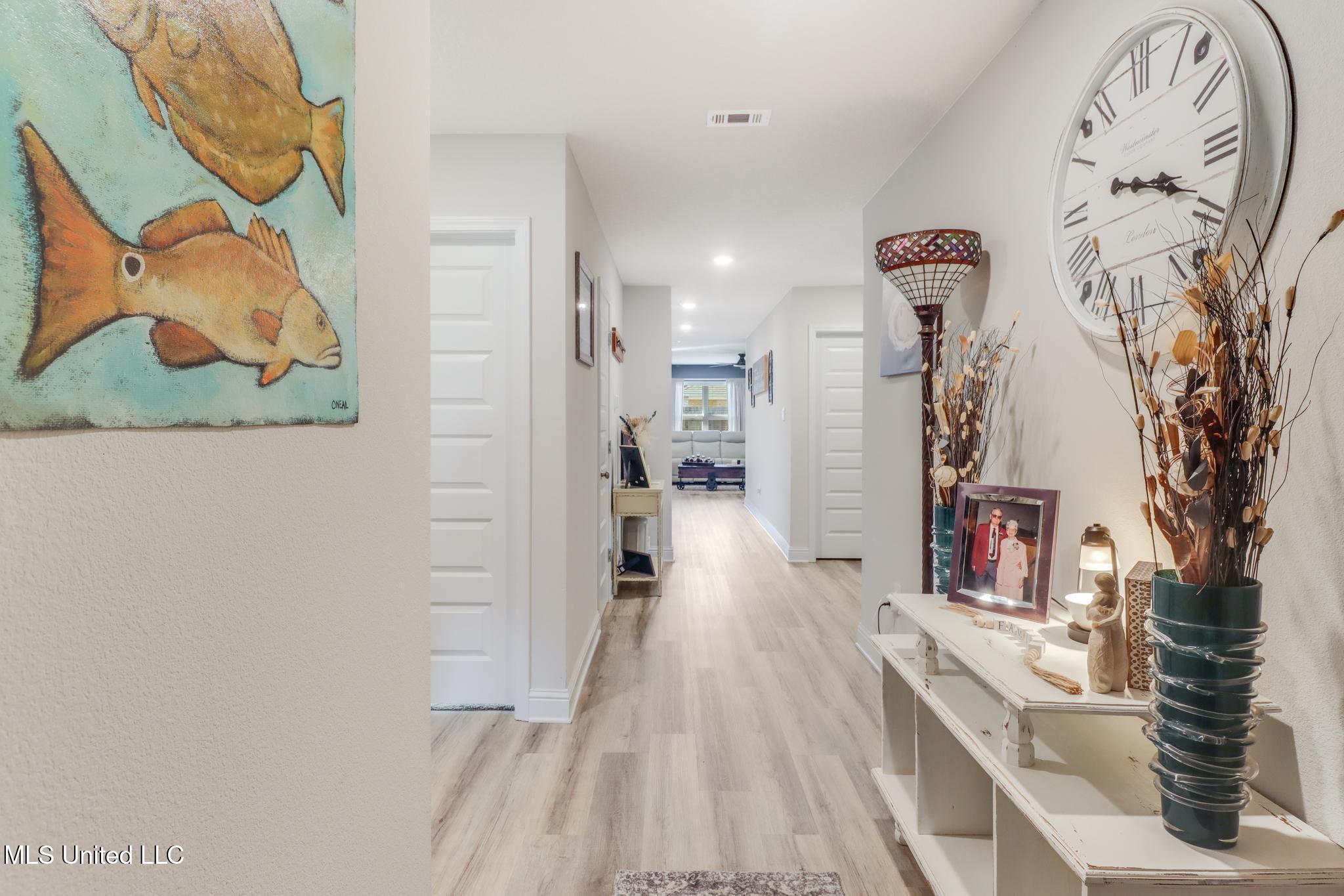 18533 Water Oak Way Biloxi, MS 39532 - Photo 2 of 22 Foyer