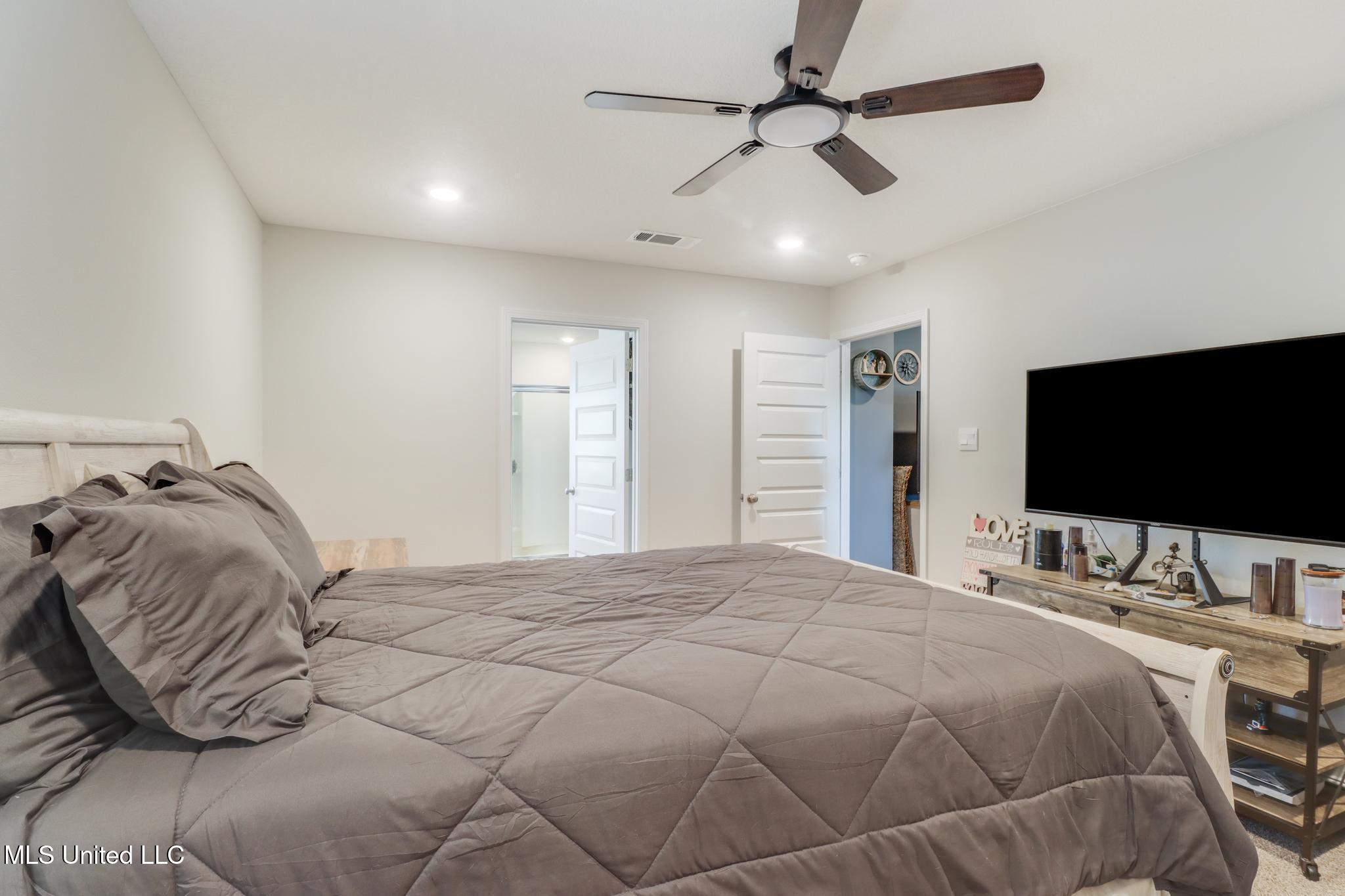 18533 Water Oak Way Biloxi, MS 39532 - Photo 9 of 22 Primary