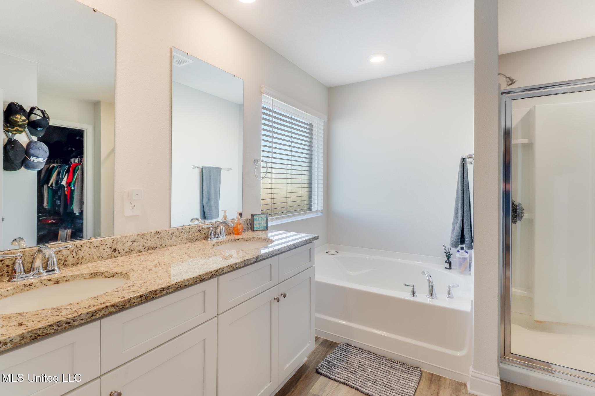 18533 Water Oak Way Biloxi, MS 39532 - Photo 10 of 22 Primary Bath