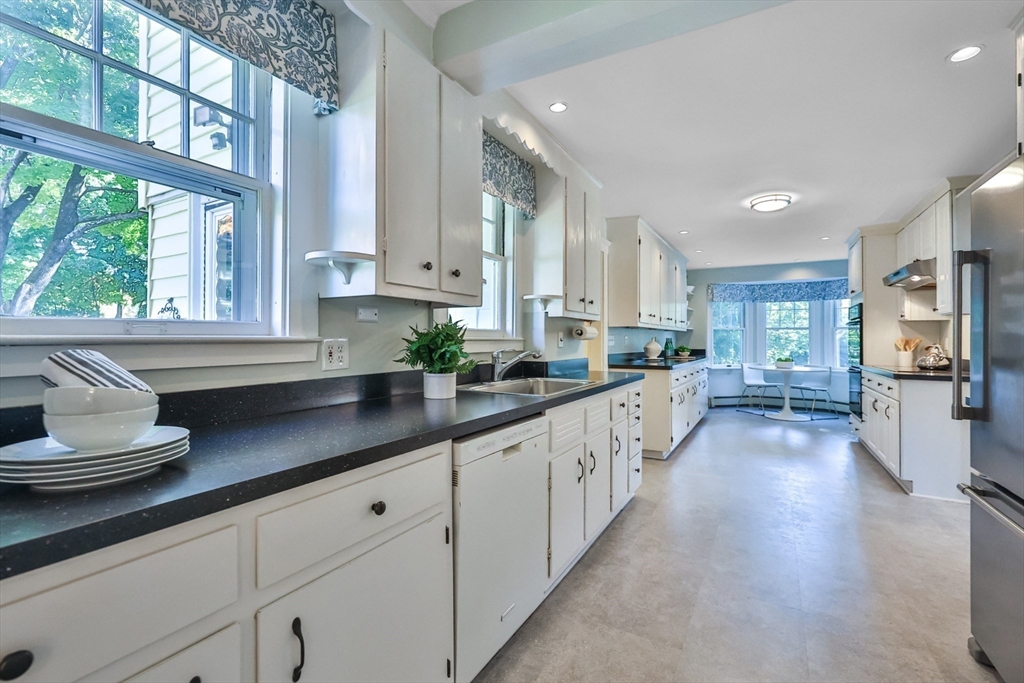 394 Webster Street Needham, MA 02494 - Photo 8 of 30