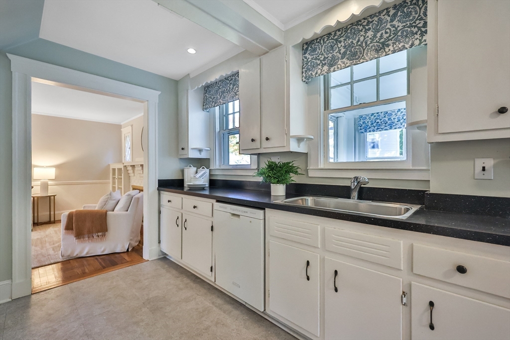 394 Webster Street Needham, MA 02494 - Photo 10 of 30