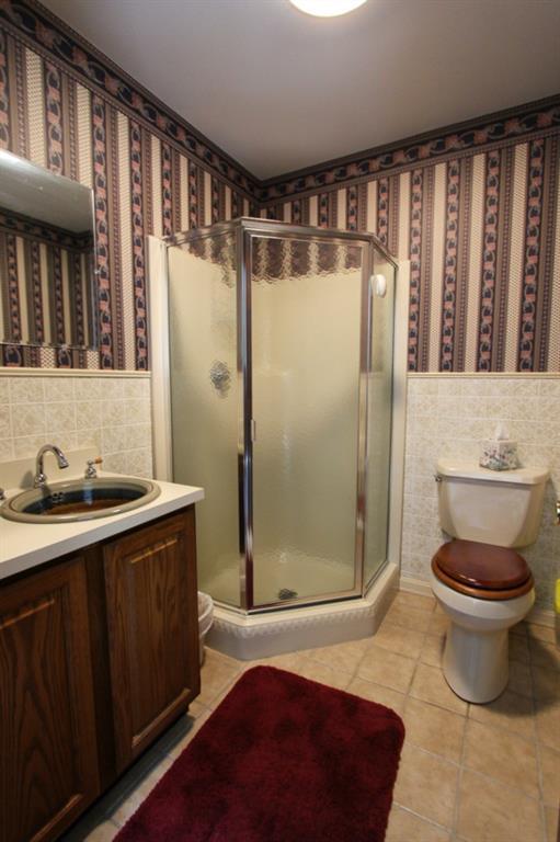 804 East Bethel Road Bethel, ME 04217 - Photo 20 of 27 Gorgeous bathroom with a corner...